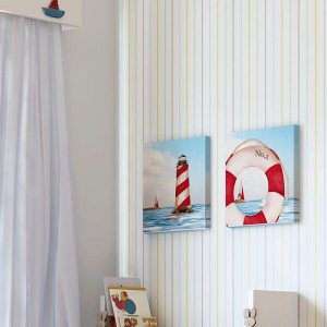 זוג תמונות קנבס גלגל ים ומגדלור תלויות בחדר ילדים