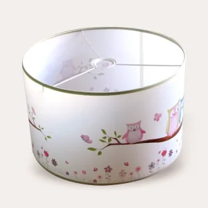 אהיל ברקע שמנת עם סרט תוחם ירוק זית, עם איורים של ינשופים על ענף