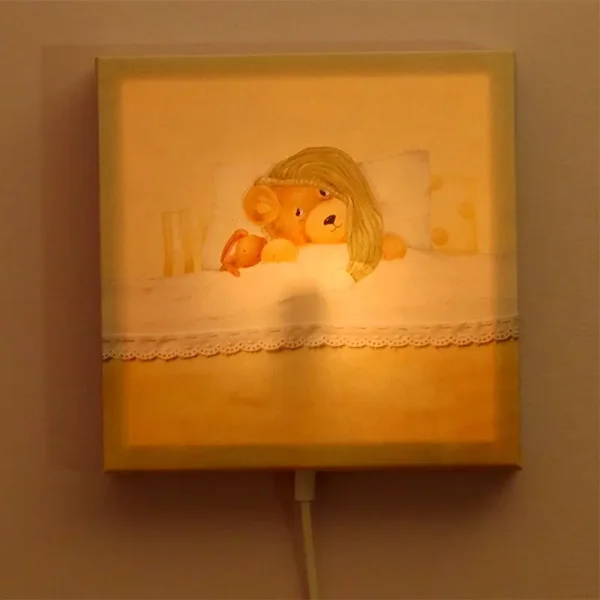 מנורת לילה דובי במיטה