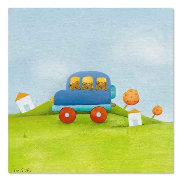 תמונת קנבס דובים נוסעים באוטובוס כחול, על רקע גבעות מוריקות ושמיים